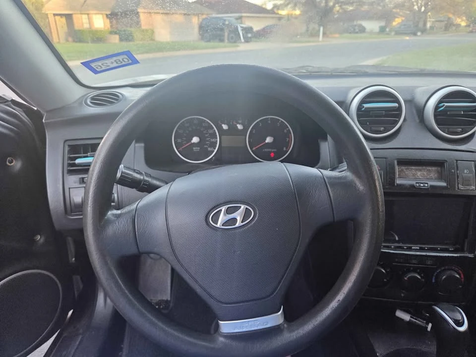 2006 Hyundai Tiburon - Image 5 of 11