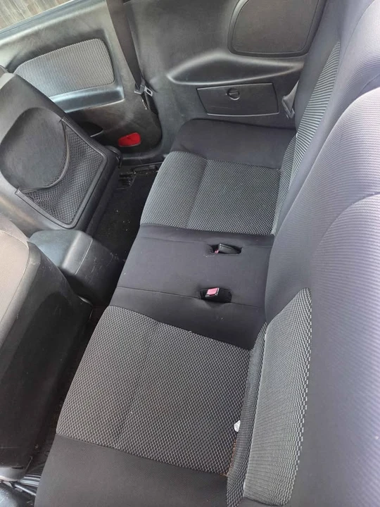 2006 Hyundai Tiburon - Image 8 of 11