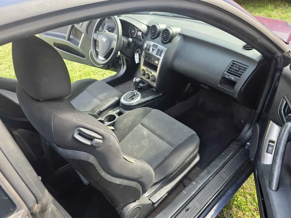 2006 Hyundai Tiburon - Image 10 of 19