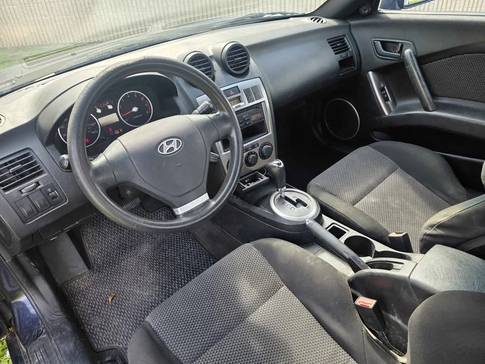 2006 Hyundai Tiburon - Image 13 of 19