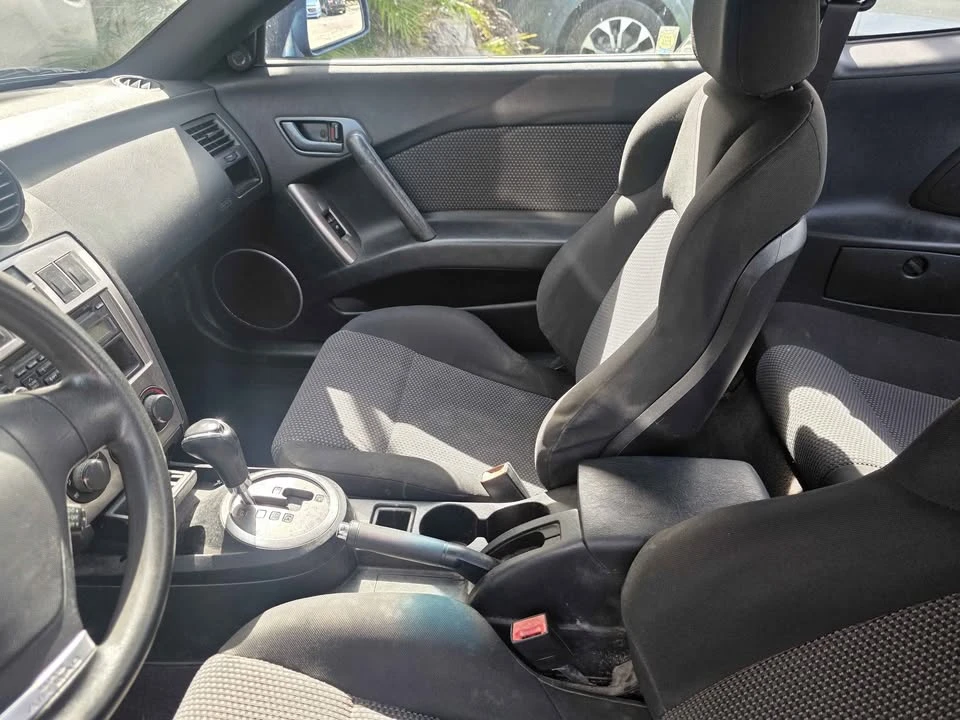 2006 Hyundai Tiburon - Image 18 of 19