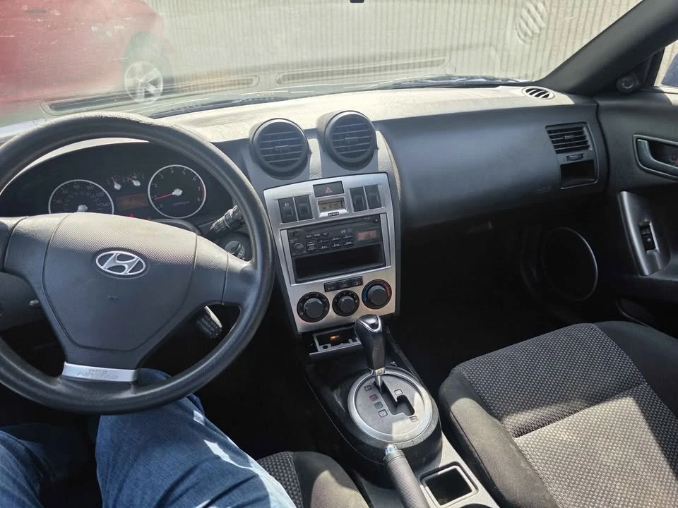 2006 Hyundai Tiburon - Image 17 of 19