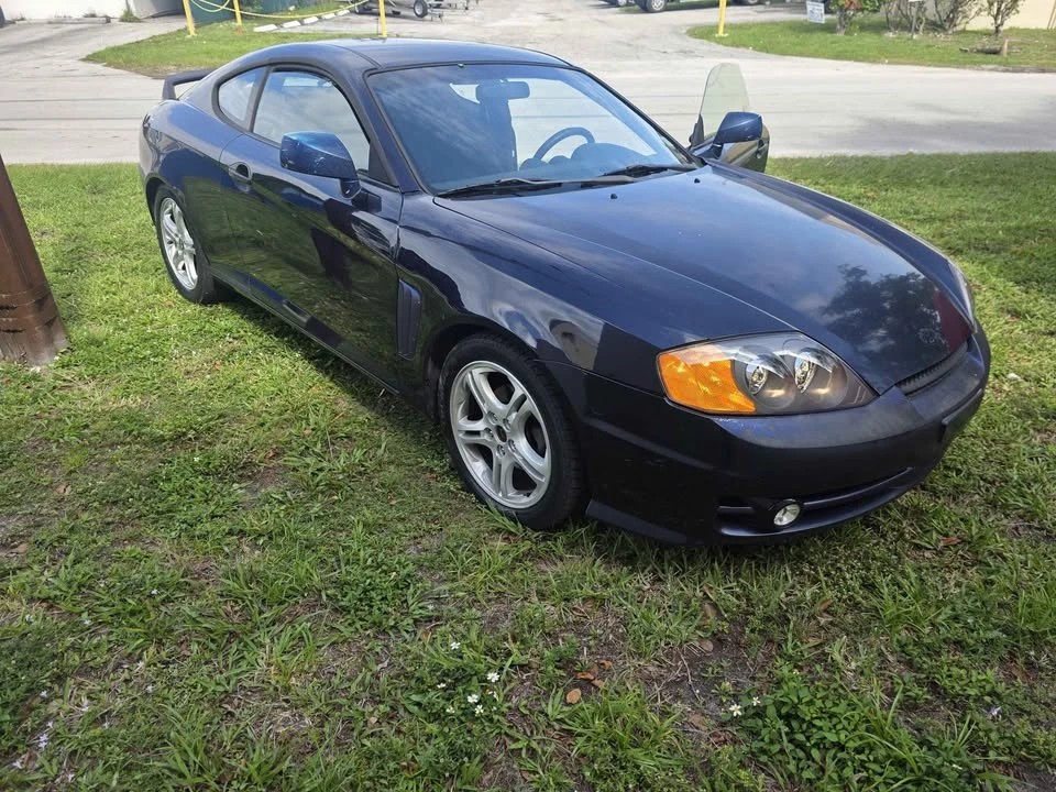 2006 Hyundai Tiburon - Image 8 of 19