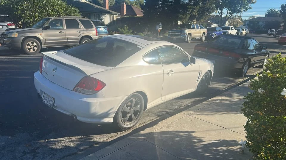 2006 Hyundai Tiburon - Image 5 of 14