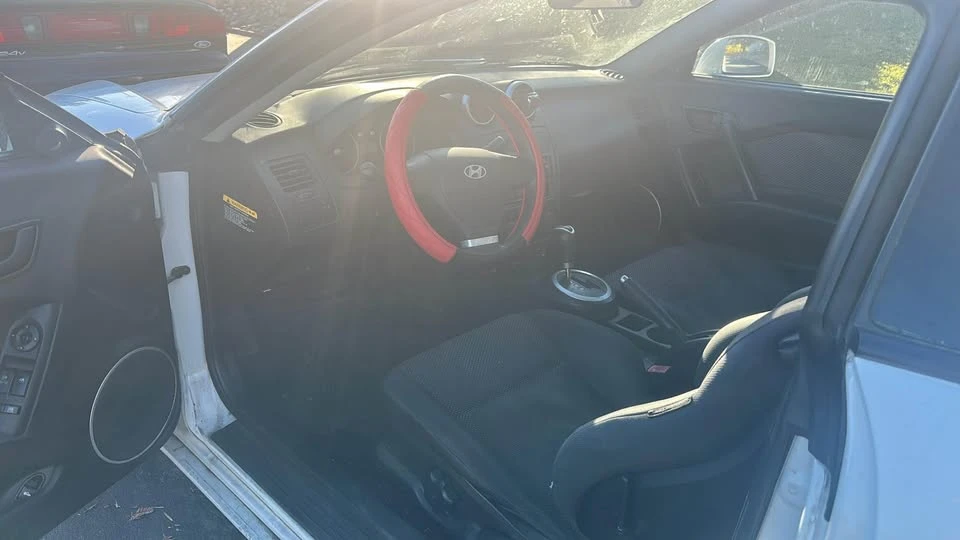 2006 Hyundai Tiburon - Image 8 of 14