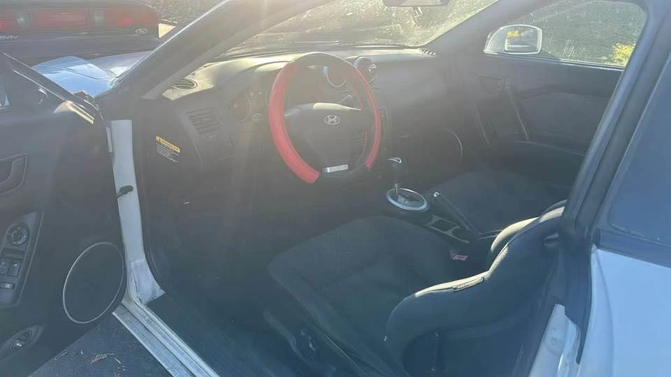 2006 Hyundai Tiburon - Image 7 of 14