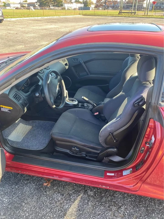 2006 Hyundai Tiburon - Image 14 of 15
