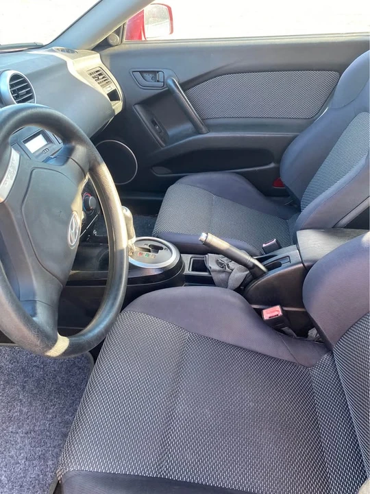 2006 Hyundai Tiburon - Image 12 of 15