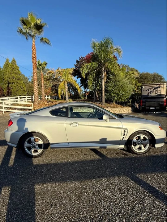 2006 Hyundai Tiburon - Image 6 of 13