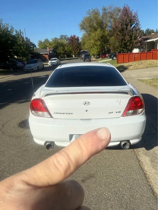 2006 Hyundai Tiburon - Image 6 of 12