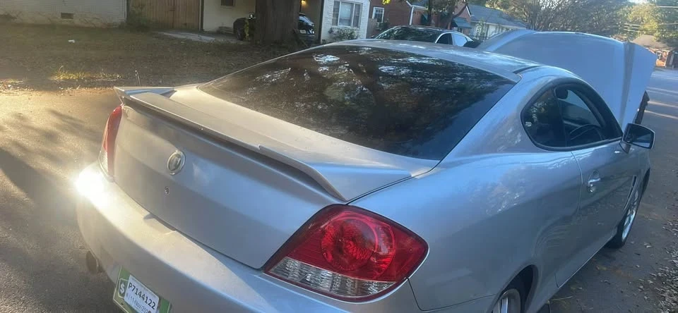 2006 Hyundai Tiburon - Image 2 of 2