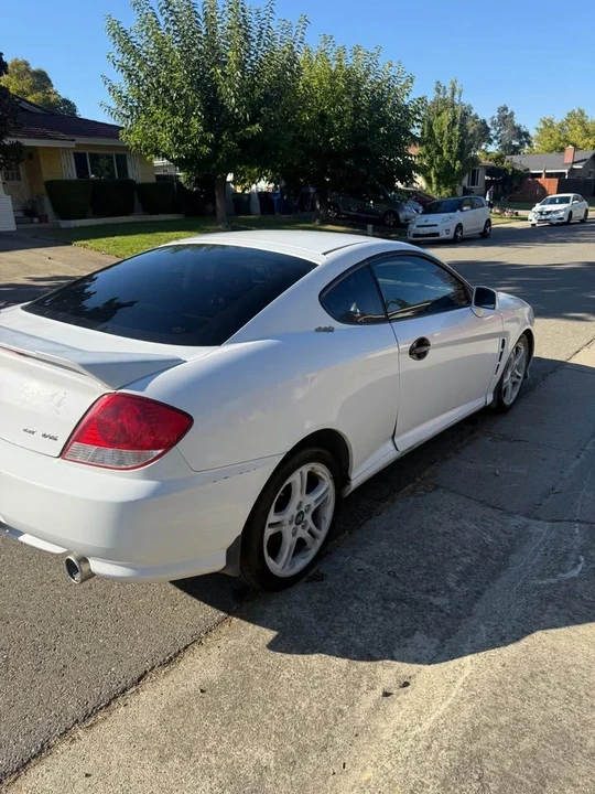 2006 Hyundai Tiburon - Image 4 of 12