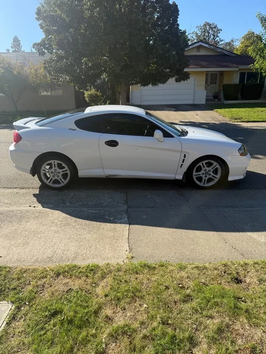 2006 Hyundai Tiburon - Image 3 of 12