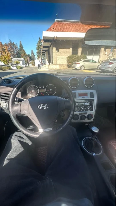 2006 Hyundai Tiburon - Image 7 of 8