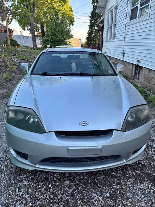 2006 Hyundai Tiburon - Image 2 of 15
