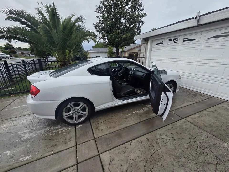 2006 Hyundai Tiburon - Image 2 of 20