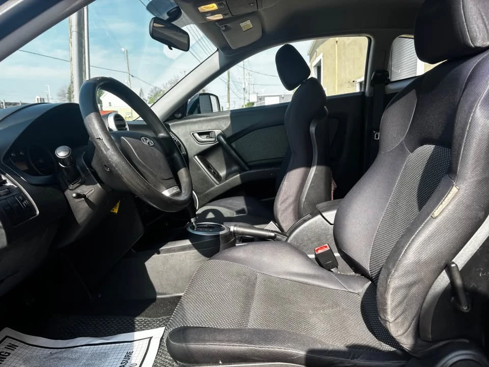 2006 Hyundai Tiburon - Image 11 of 13