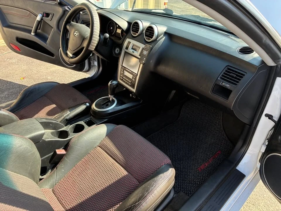 2006 Hyundai Tiburon - Image 18 of 20