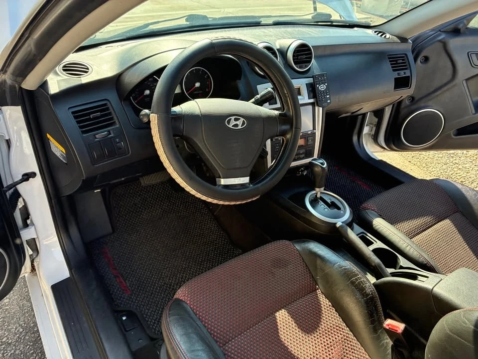 2006 Hyundai Tiburon - Image 16 of 20