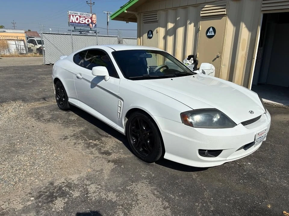 2006 Hyundai Tiburon - Image 2 of 20