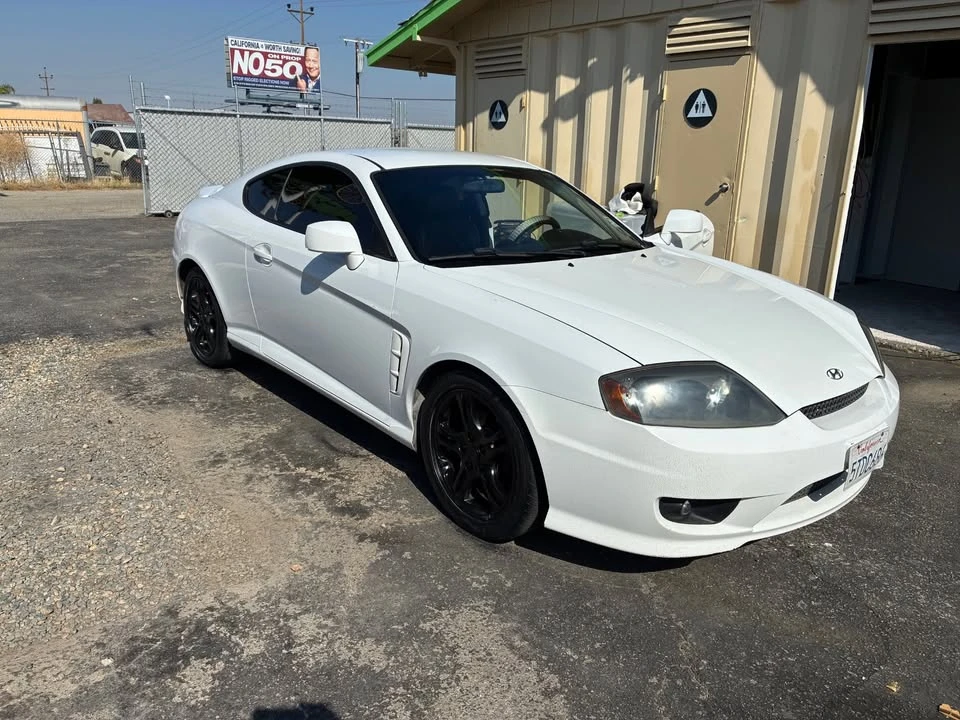 2006 Hyundai Tiburon - Image 2 of 19