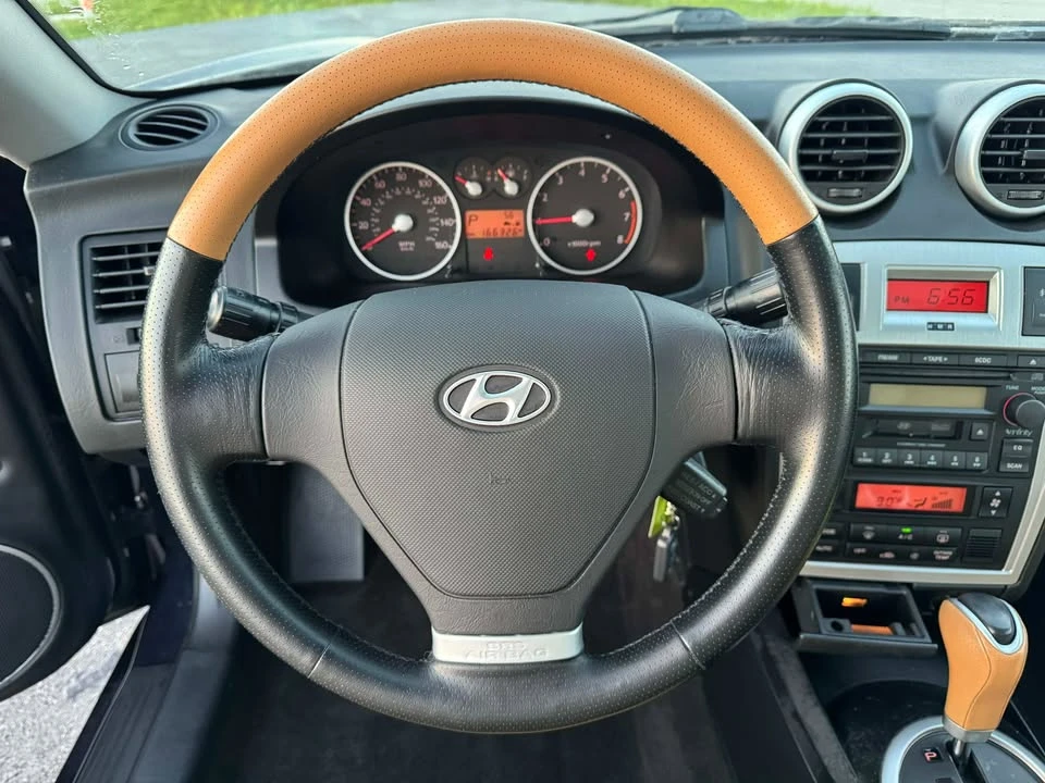 2006 Hyundai Tiburon - Image 15 of 18
