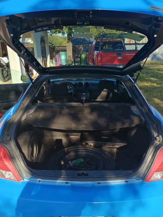 2006 Hyundai Tiburon - Image 5 of 8