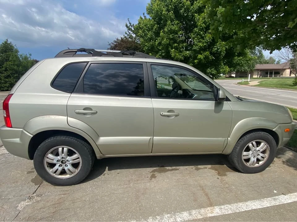 2006 Hyundai Tucson - Image 2 of 15