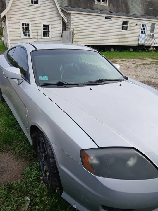 2006 Hyundai Tiburon - Image 2 of 9