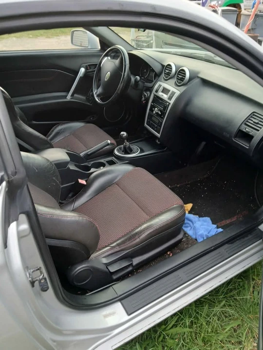2006 Hyundai Tiburon - Image 7 of 9