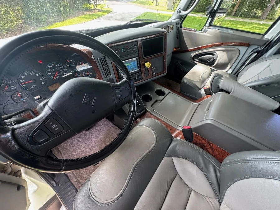 2006 International Harvester XT - Image 8 of 10