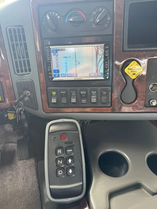 2006 International Harvester XT - Image 10 of 10