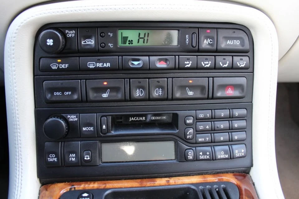 2006 Jaguar X100 XK8 - Image 11 of 16