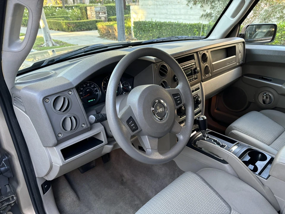 2006 Jeep Commander - Image 18 of 31