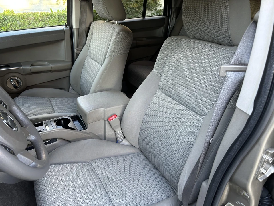 2006 Jeep Commander - Image 19 of 31