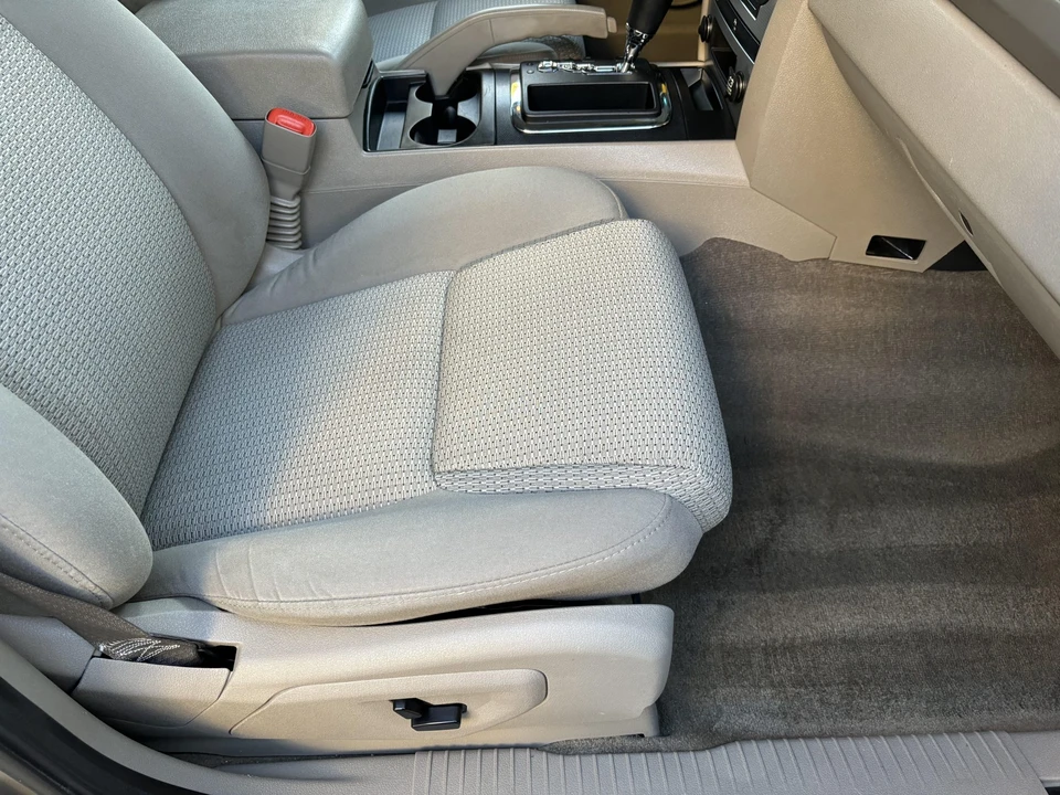 2006 Jeep Commander - Image 24 of 31