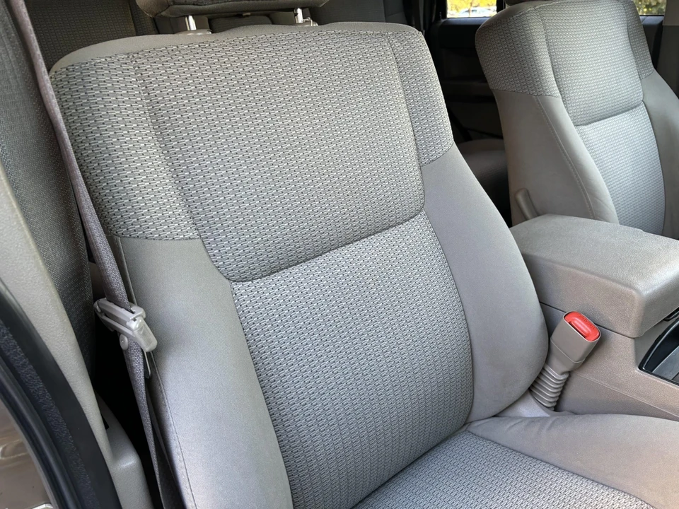 2006 Jeep Commander - Image 23 of 31