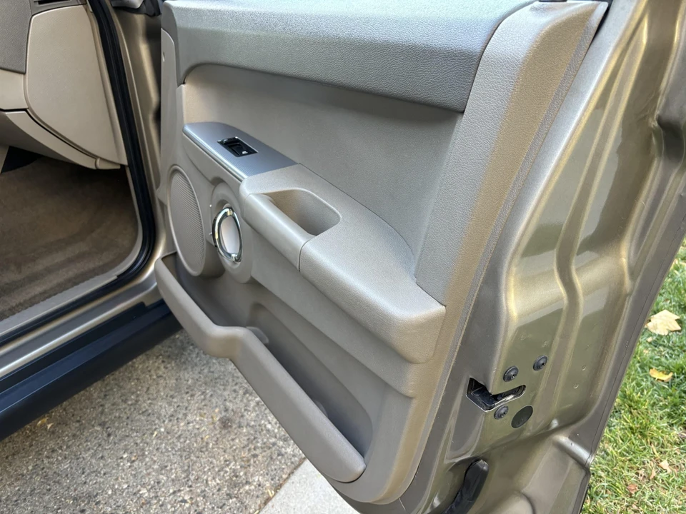 2006 Jeep Commander - Image 20 of 31
