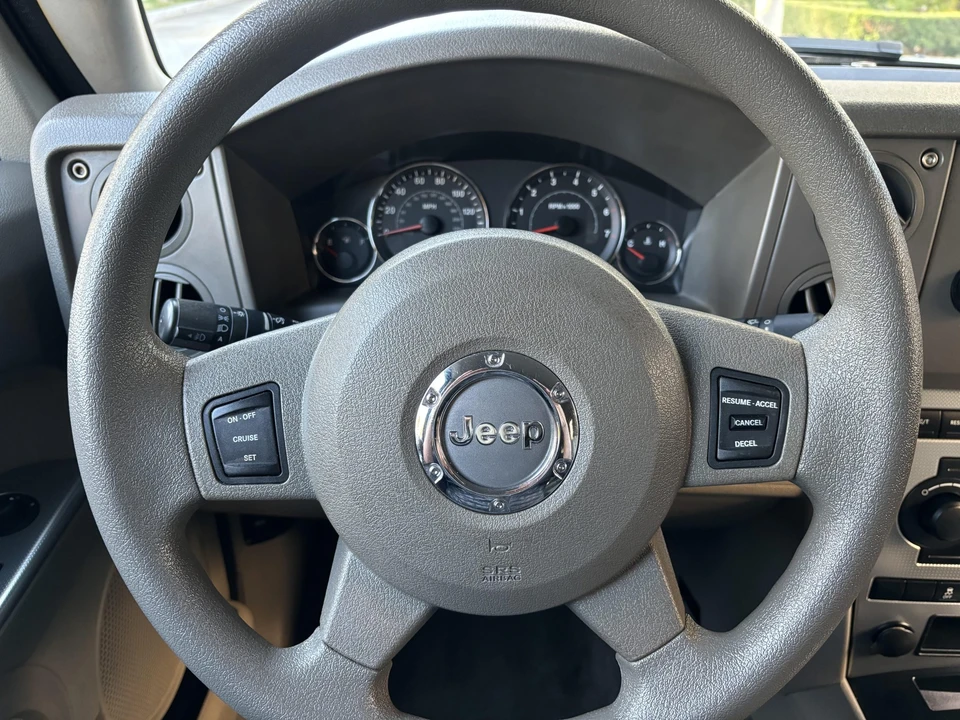 2006 Jeep Commander - Image 27 of 31