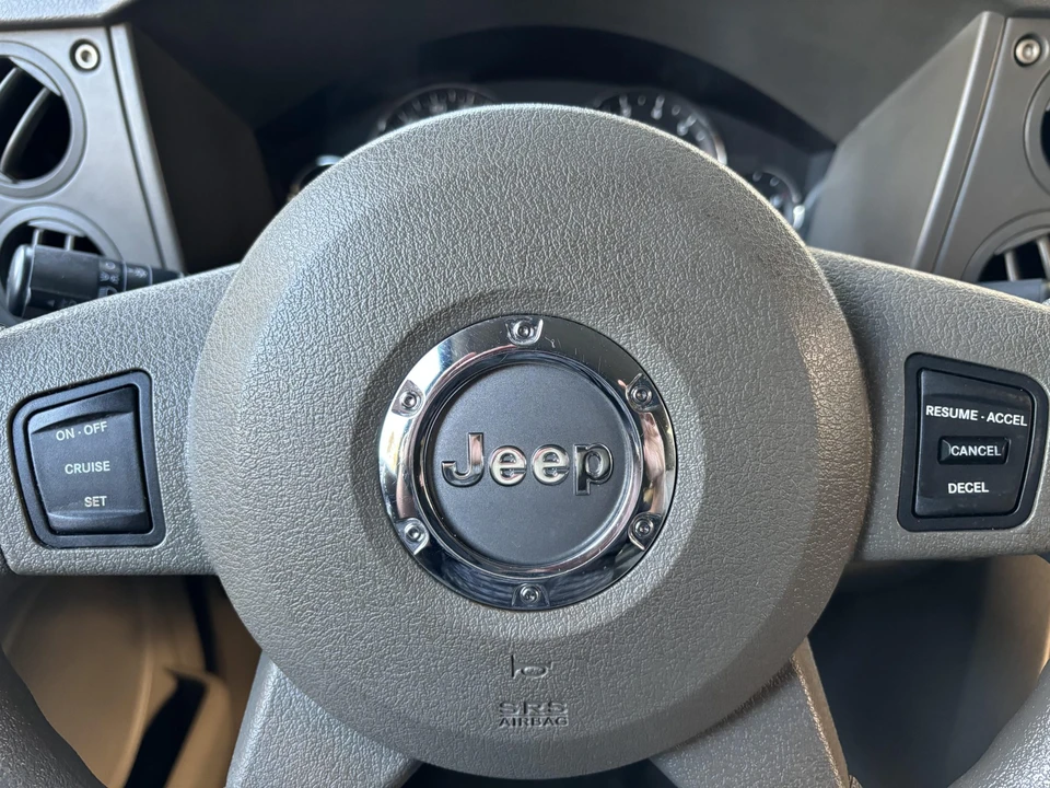 2006 Jeep Commander - Image 28 of 31