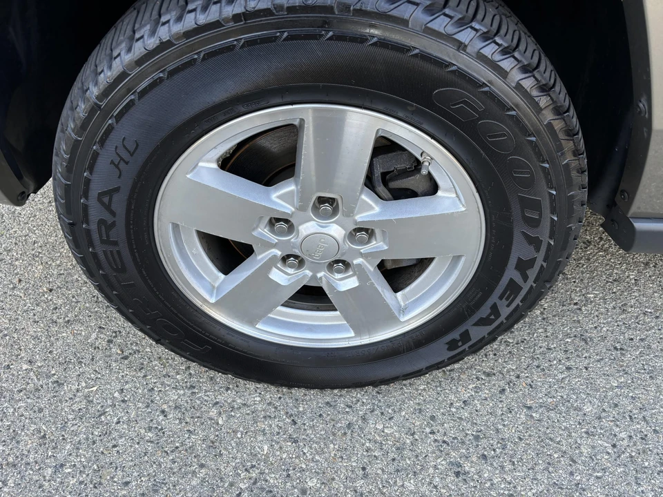 2006 Jeep Commander - Image 9 of 31