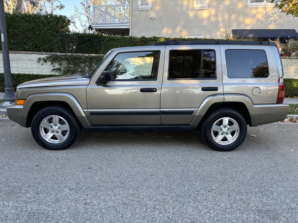 2006 Jeep Commander - Image 2 of 31
