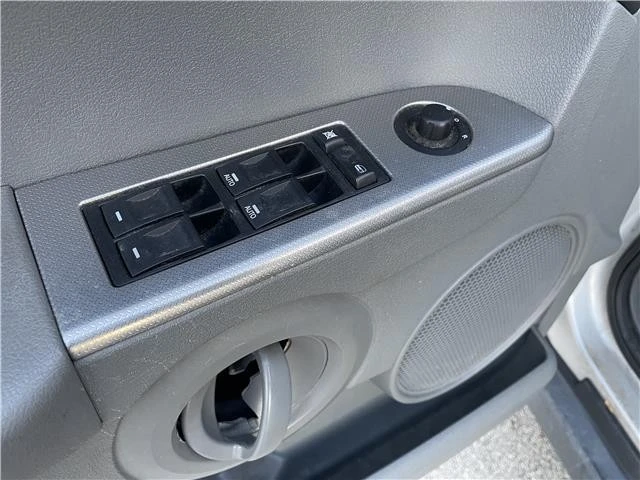 2006 Jeep Commander - Image 20 of 21