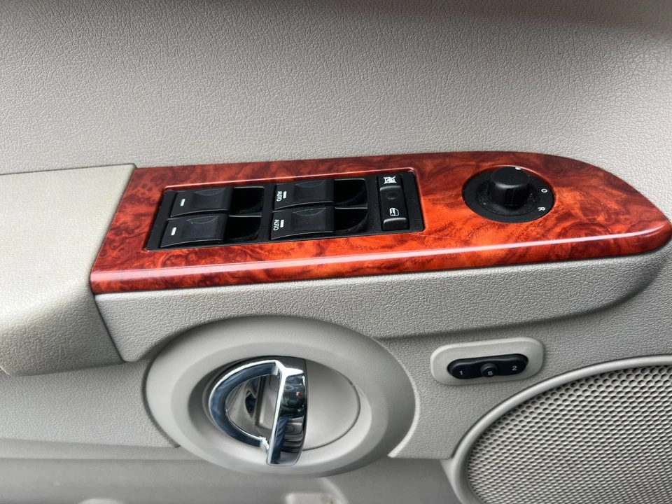 2006 Jeep Commander - Image 18 of 21
