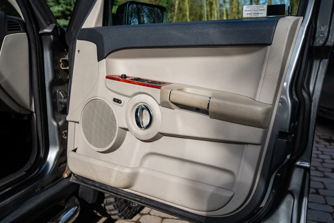 2006 Jeep Commander - Image 18 of 30