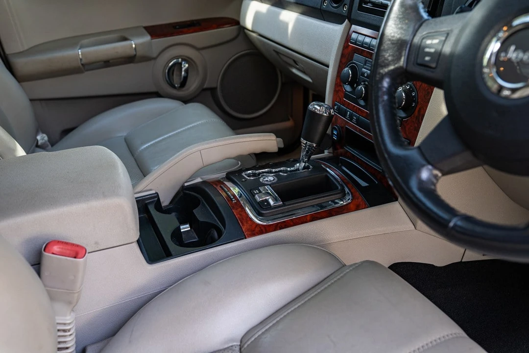 2006 Jeep Commander - Image 20 of 30