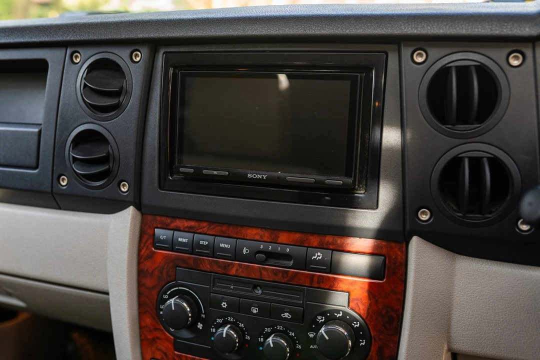 2006 Jeep Commander - Image 24 of 30