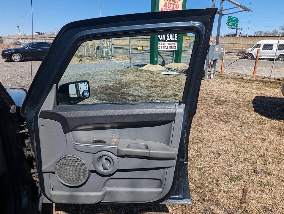 2006 Jeep Commander - Image 16 of 21