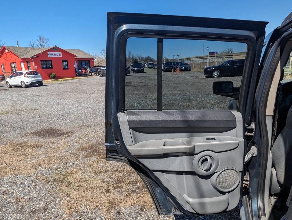 2006 Jeep Commander - Image 17 of 21