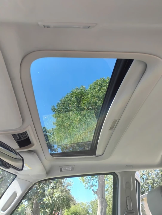 2006 Jeep Commander - Image 19 of 21